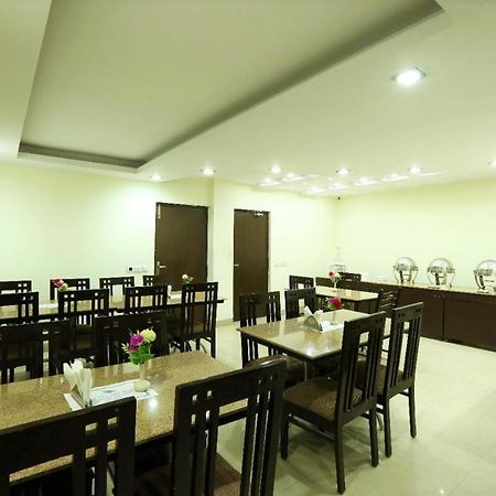 Hotel The Rts Plaza Neu-Delhi Exterior foto