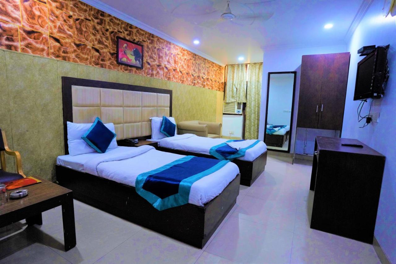 Hotel The Rts Plaza Neu-Delhi Exterior foto