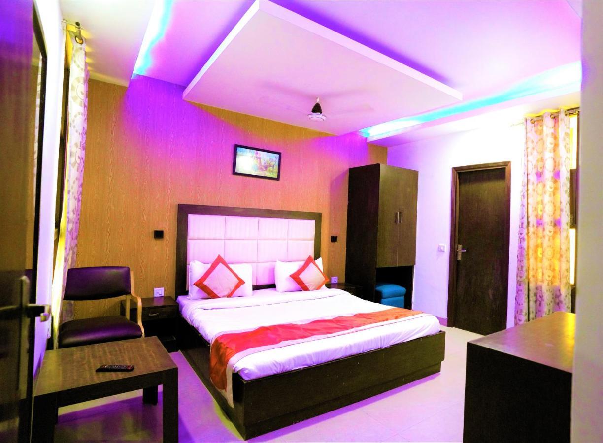 Hotel The Rts Plaza Neu-Delhi Exterior foto