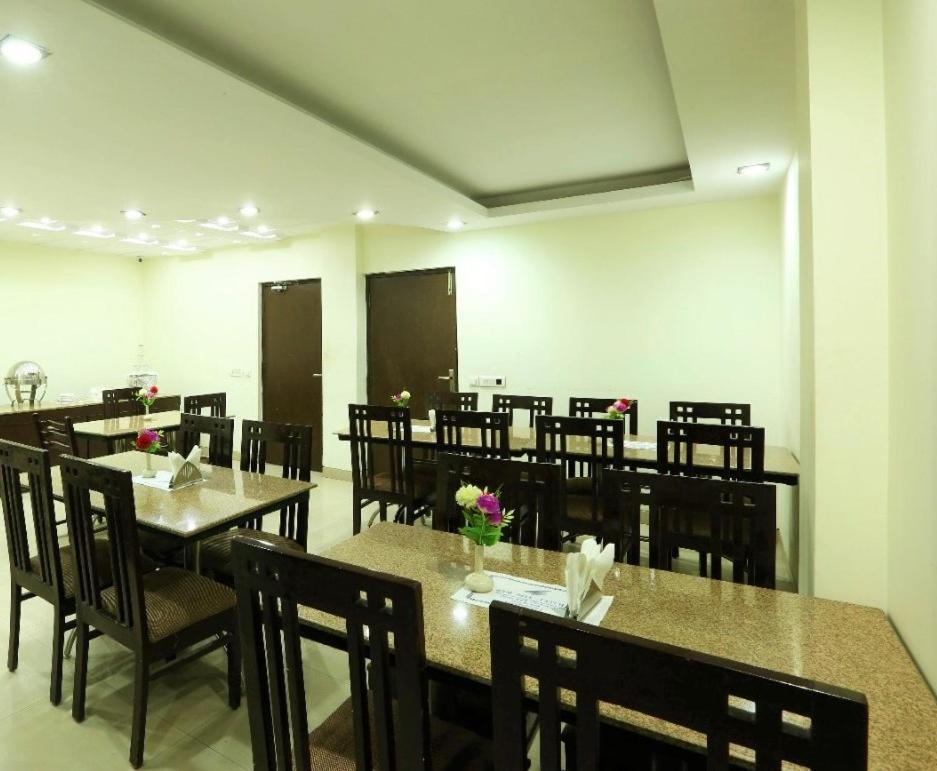 Hotel The Rts Plaza Neu-Delhi Exterior foto