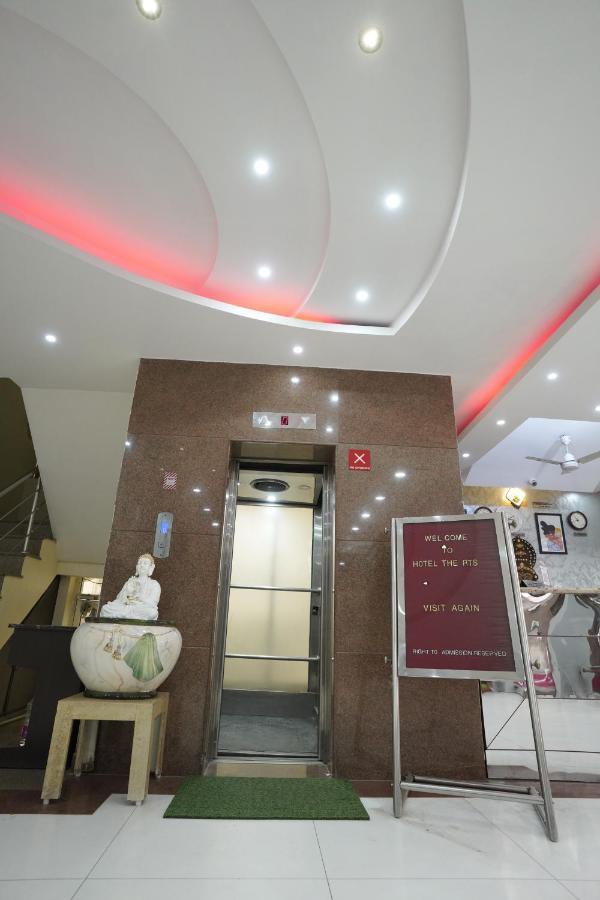 Hotel The Rts Plaza Neu-Delhi Exterior foto
