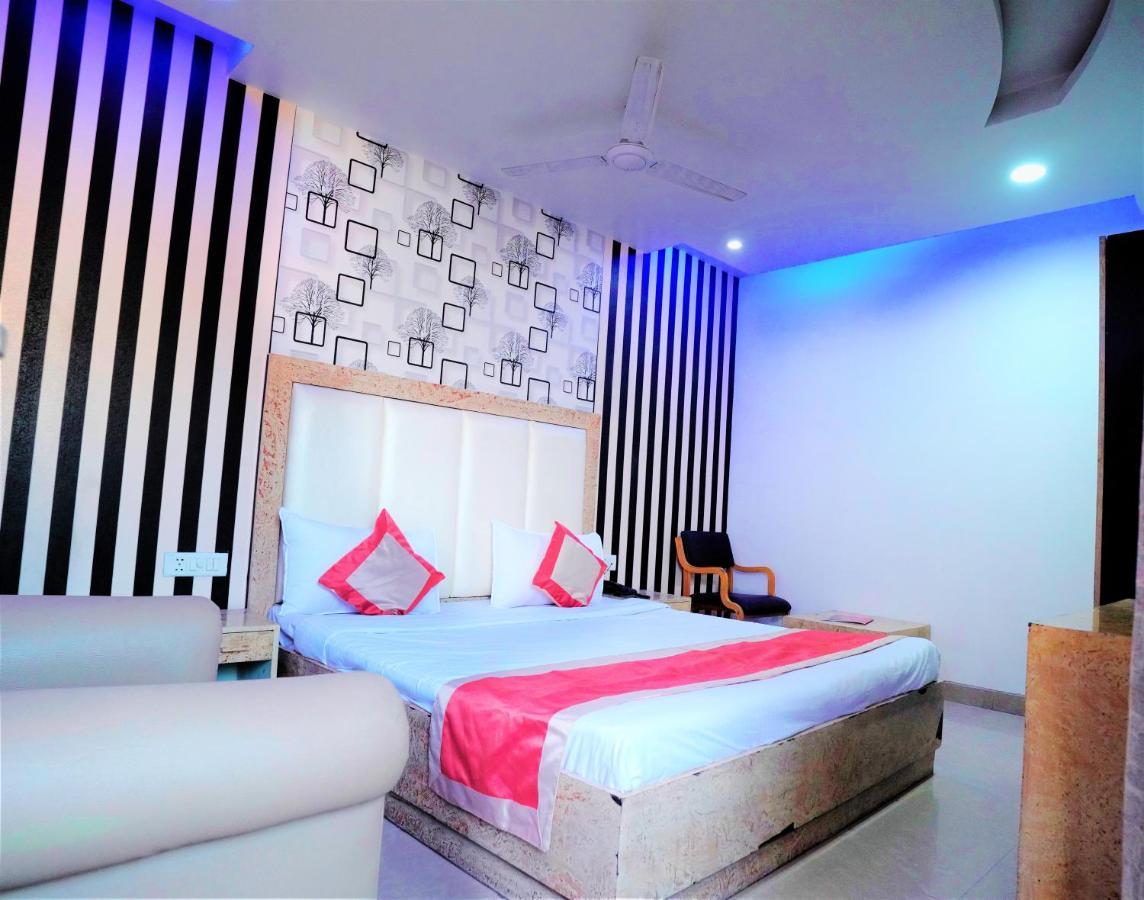 Hotel The Rts Plaza Neu-Delhi Exterior foto