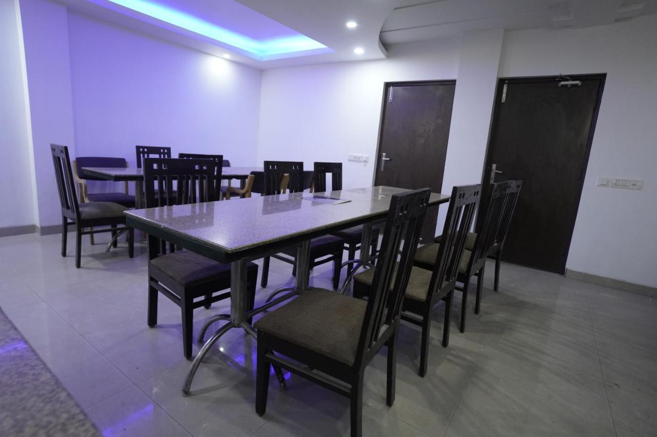 Hotel The Rts Plaza Neu-Delhi Exterior foto