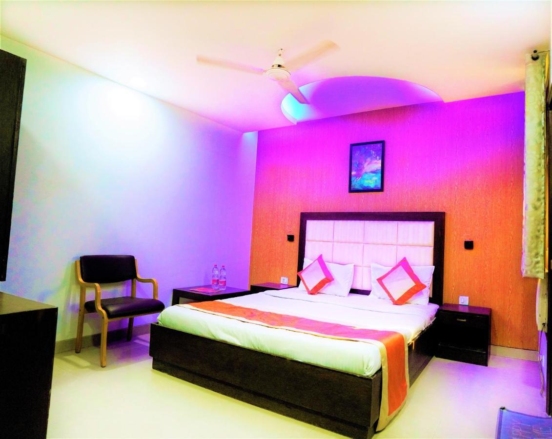 Hotel The Rts Plaza Neu-Delhi Exterior foto
