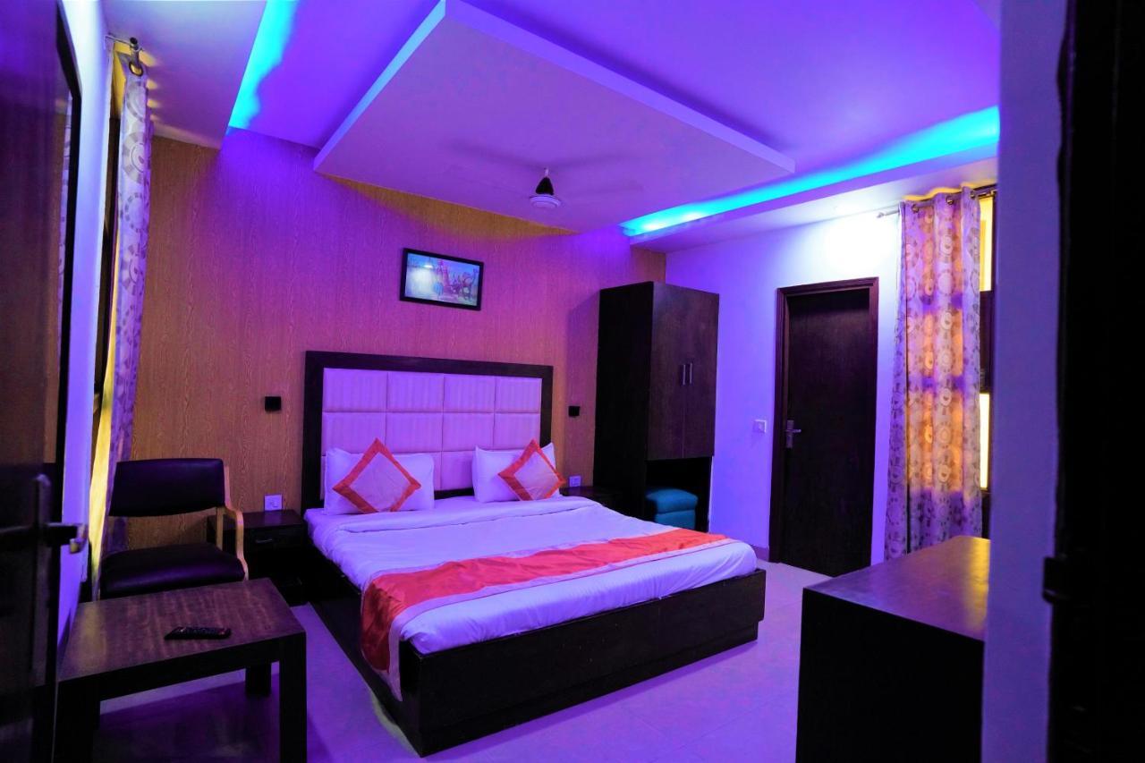 Hotel The Rts Plaza Neu-Delhi Exterior foto