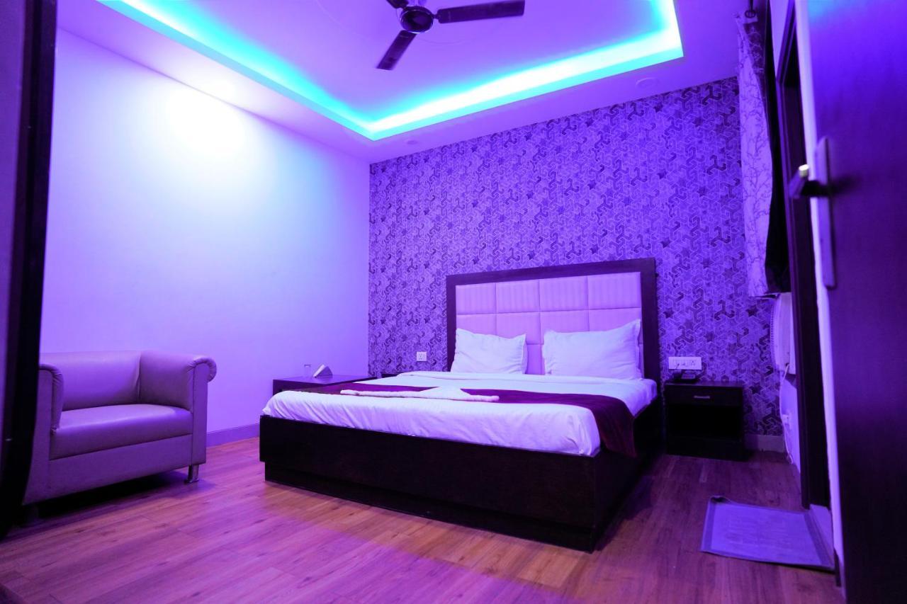 Hotel The Rts Plaza Neu-Delhi Exterior foto