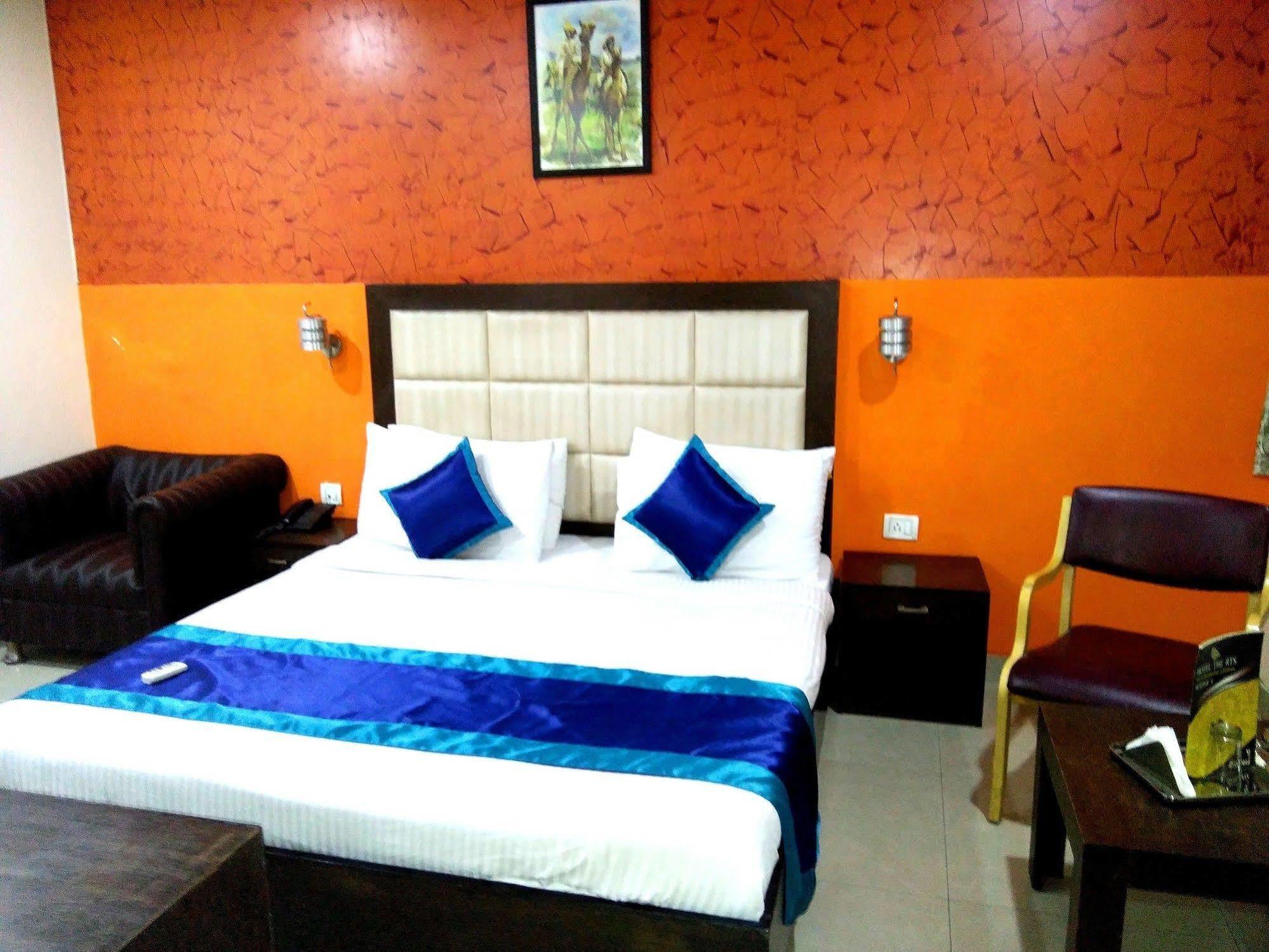 Hotel The Rts Plaza Neu-Delhi Exterior foto