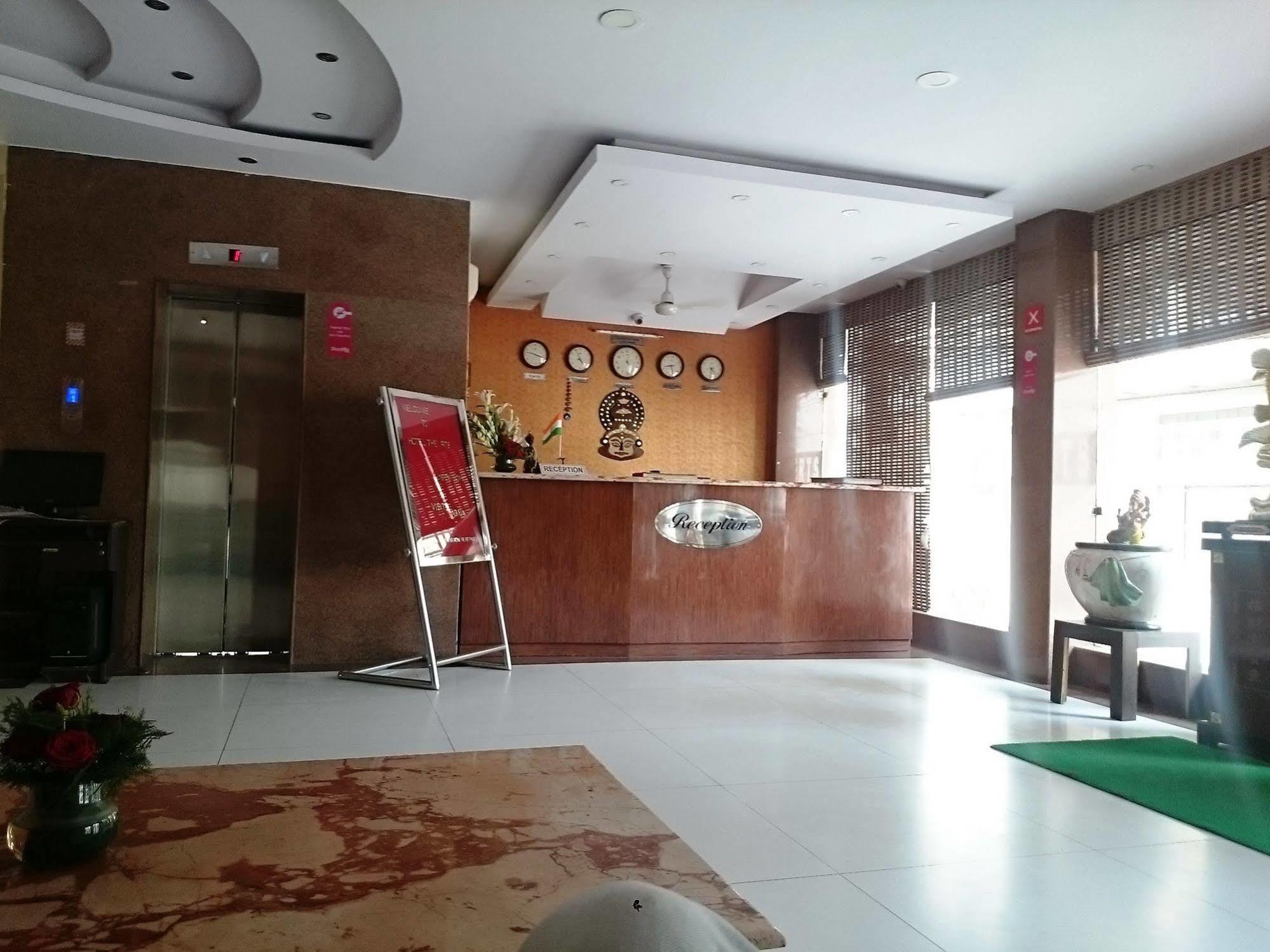 Hotel The Rts Plaza Neu-Delhi Exterior foto