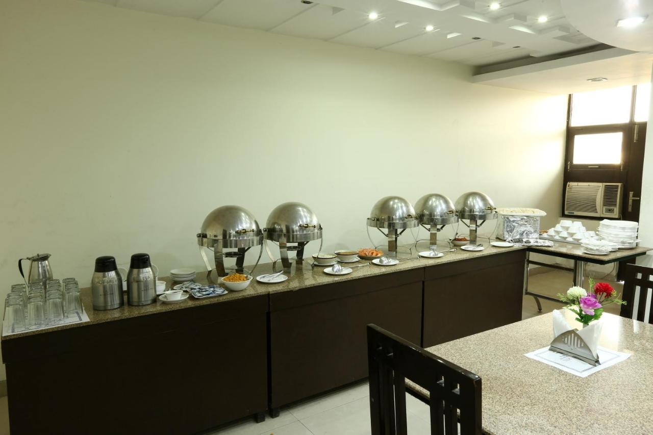 Hotel The Rts Plaza Neu-Delhi Exterior foto